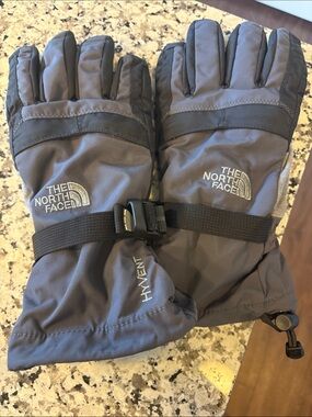 The North Face HyVent Insulated Ski Gloves - Gray with Black Accents